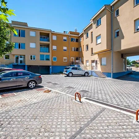 Massilia Apartment *