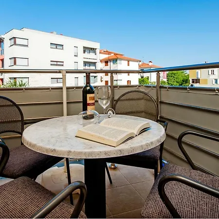Massilia Apartment *
